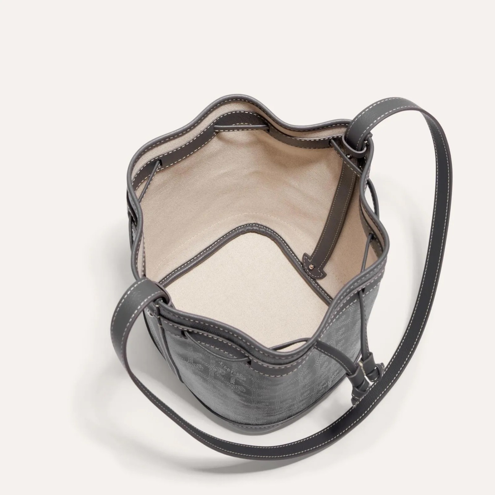 Petit Flot Bucket Bag