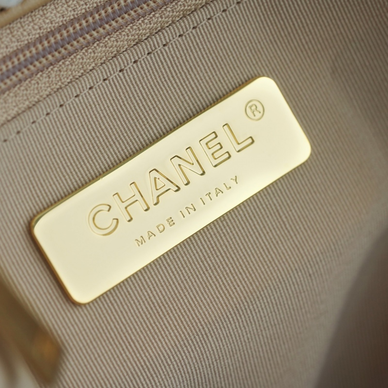 CHANEL SMALL 19 FLAP BAG 