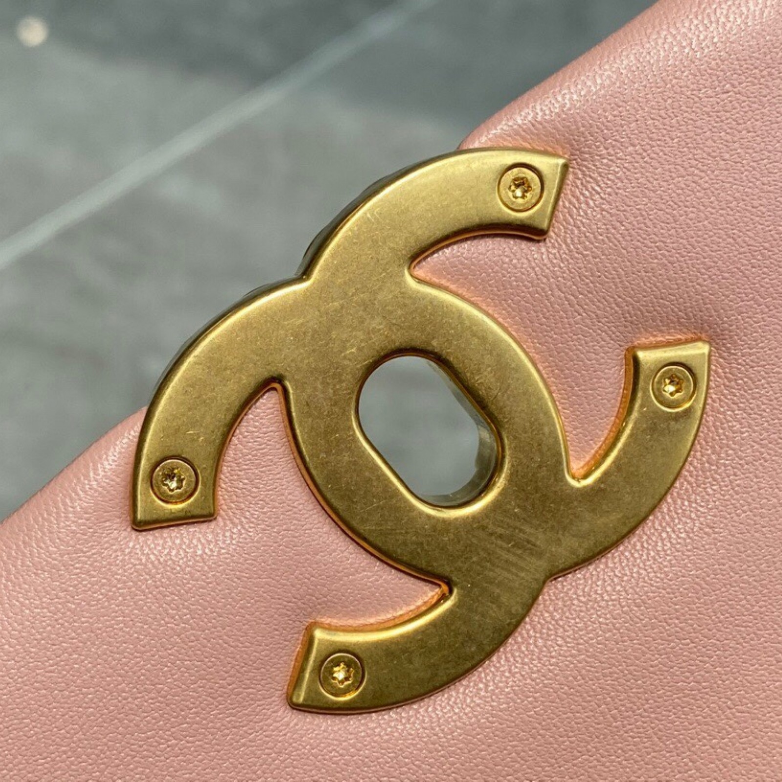 CHANEL MEDIUM 19 FLAP BAG