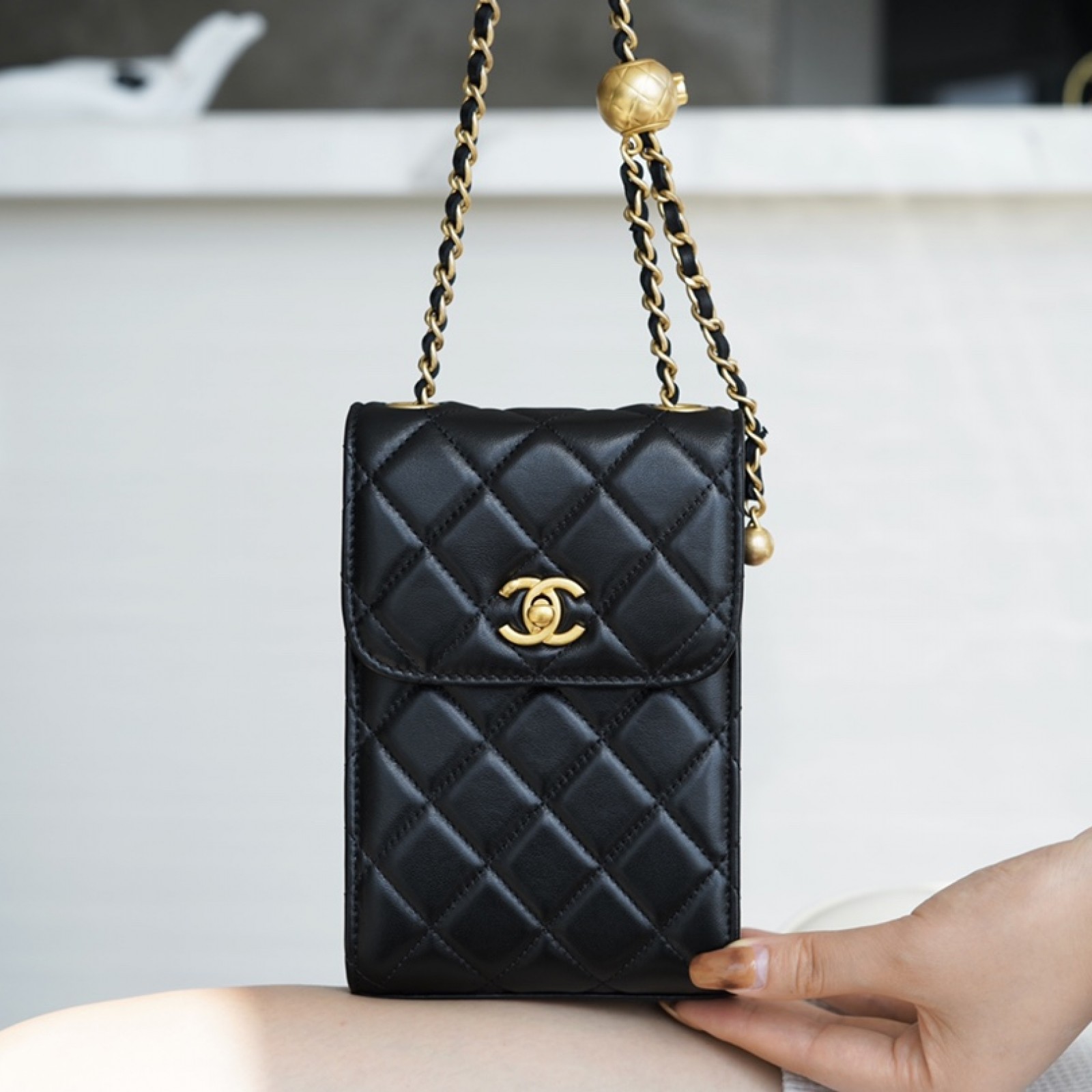 CHANEL PEARL CRUSH PHONE HOLDER WITH CHAIN BAG