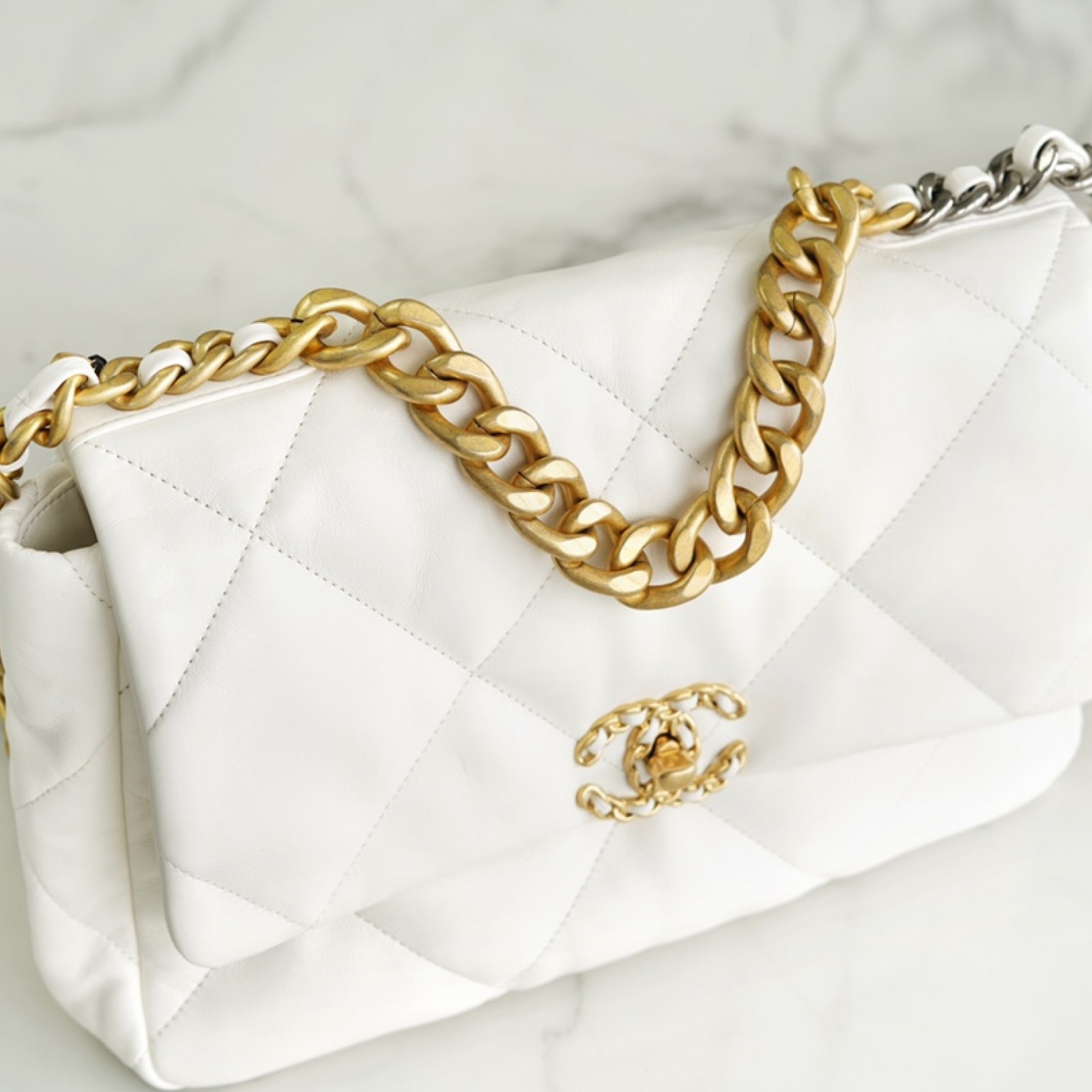 CHANEL MEDIUM 19 FLAP BAG