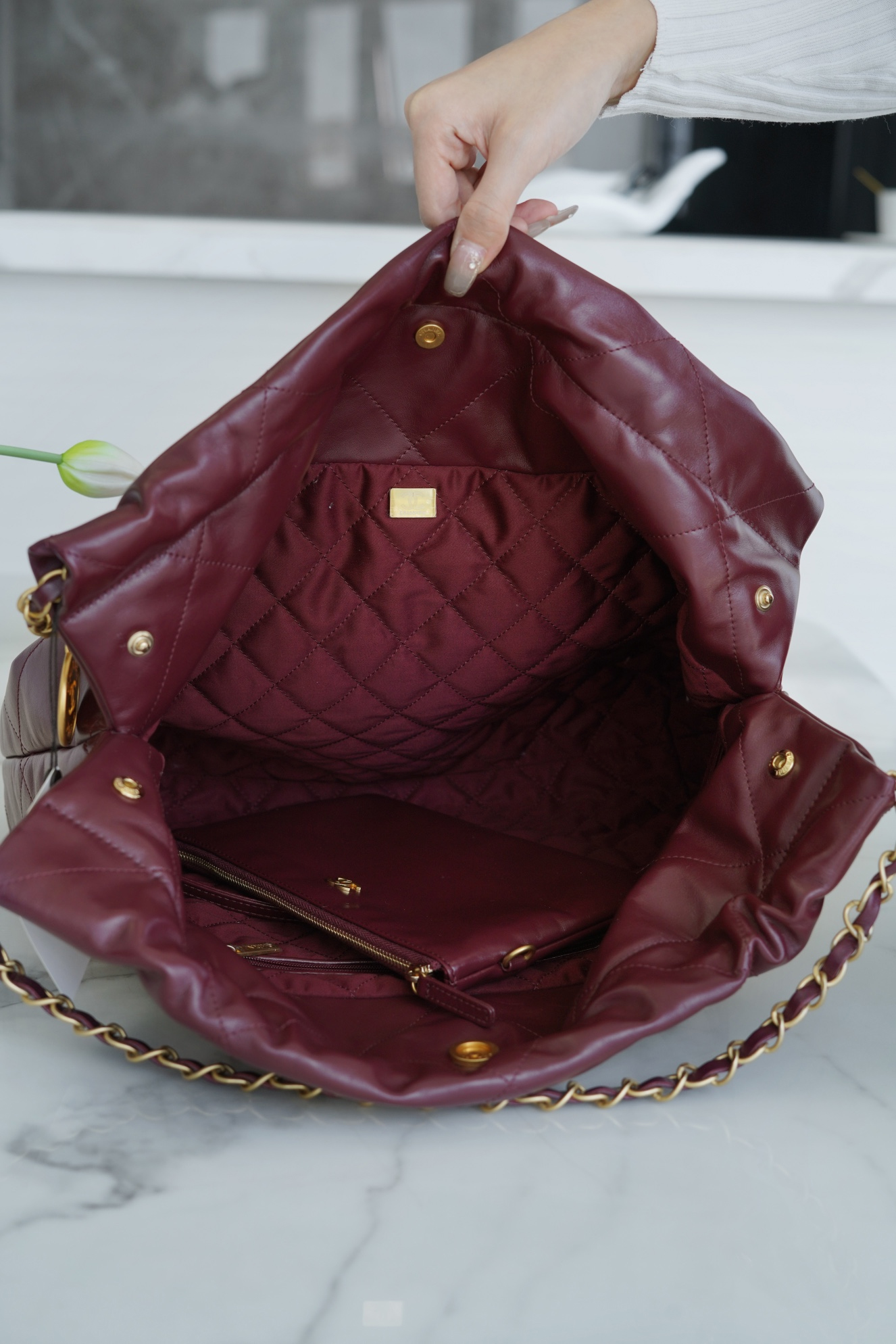 CHANEL 22 MEDIUM BAG 