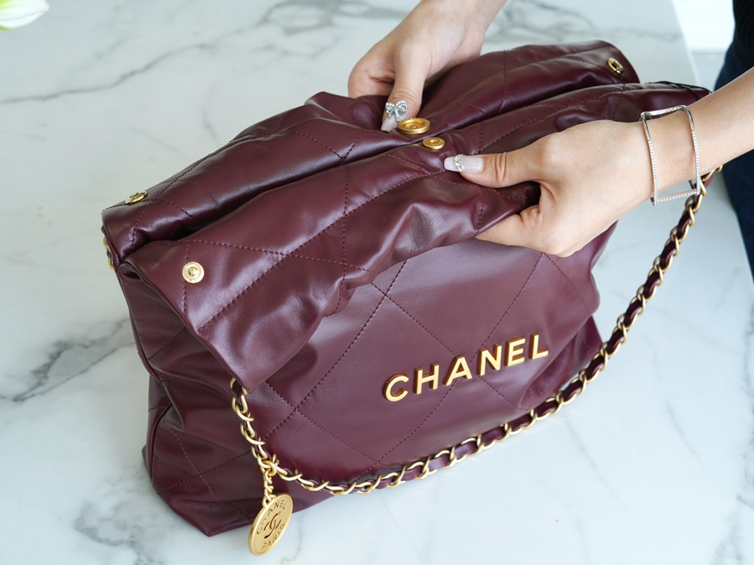 CHANEL 22 SMALL BAG