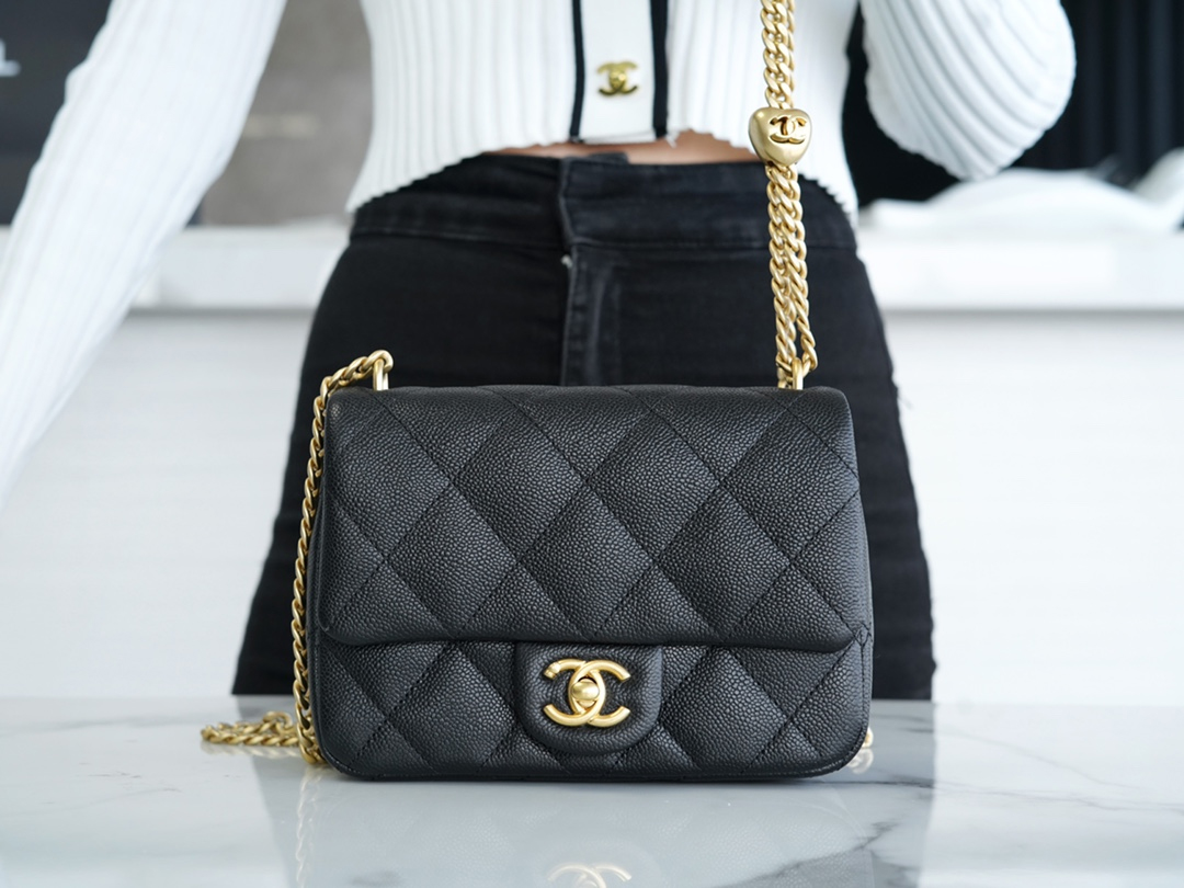 CHANEL LARGE SWEETHEART FLAP BAG