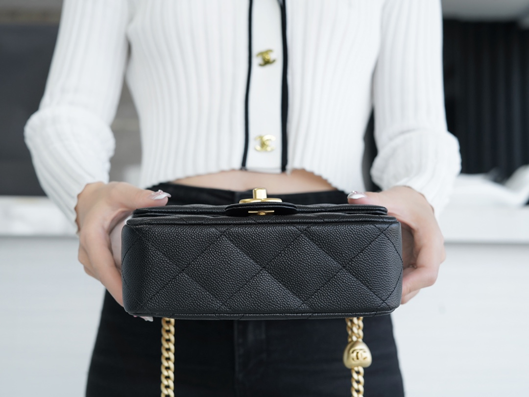 CHANEL LARGE SWEETHEART FLAP BAG