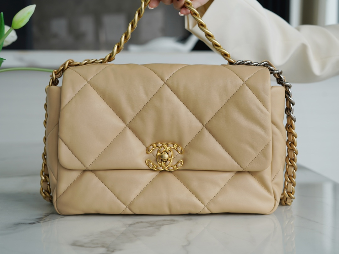 CHANEL MEDIUM 19 FLAP BAG