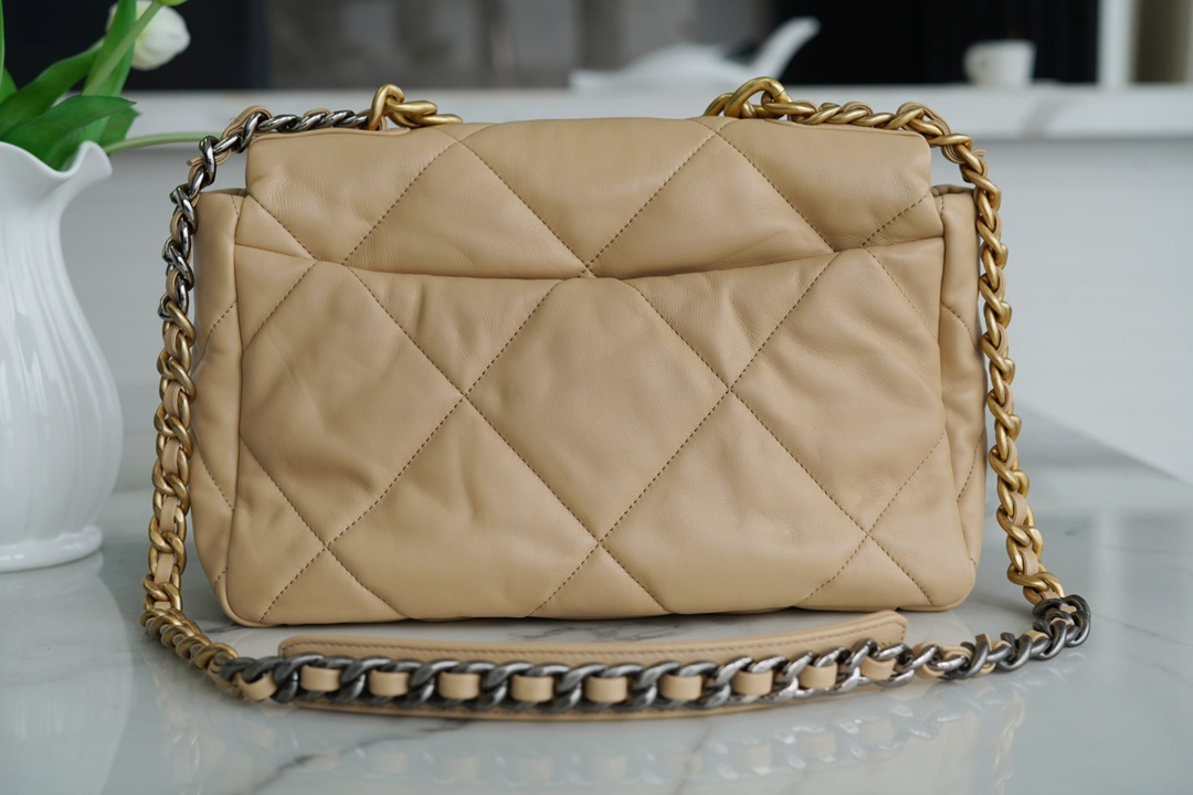 CHANEL MEDIUM 19 FLAP BAG