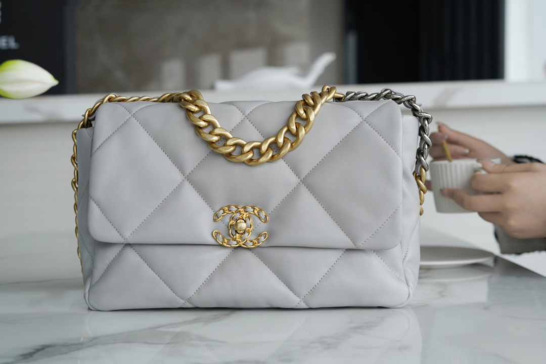 CHANEL MEDIUM 19 FLAP BAG