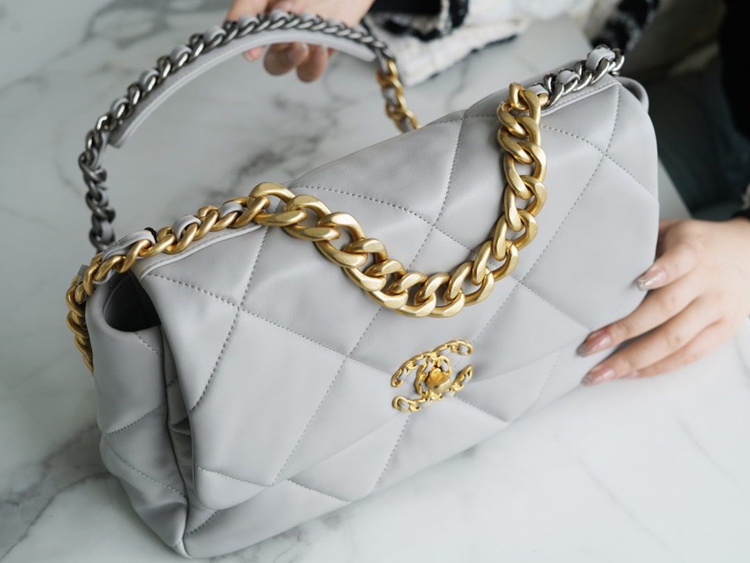 CHANEL MEDIUM 19 FLAP BAG