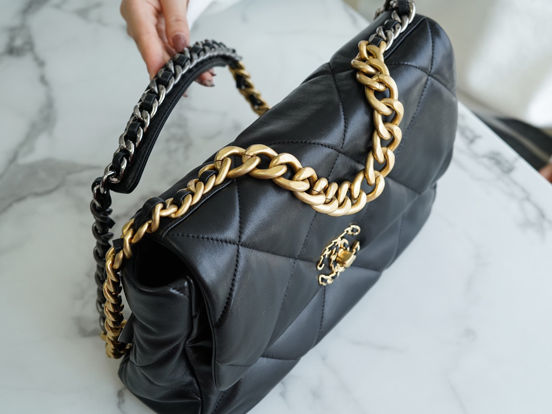 CHANEL MEDIUM 19 FLAP BAG