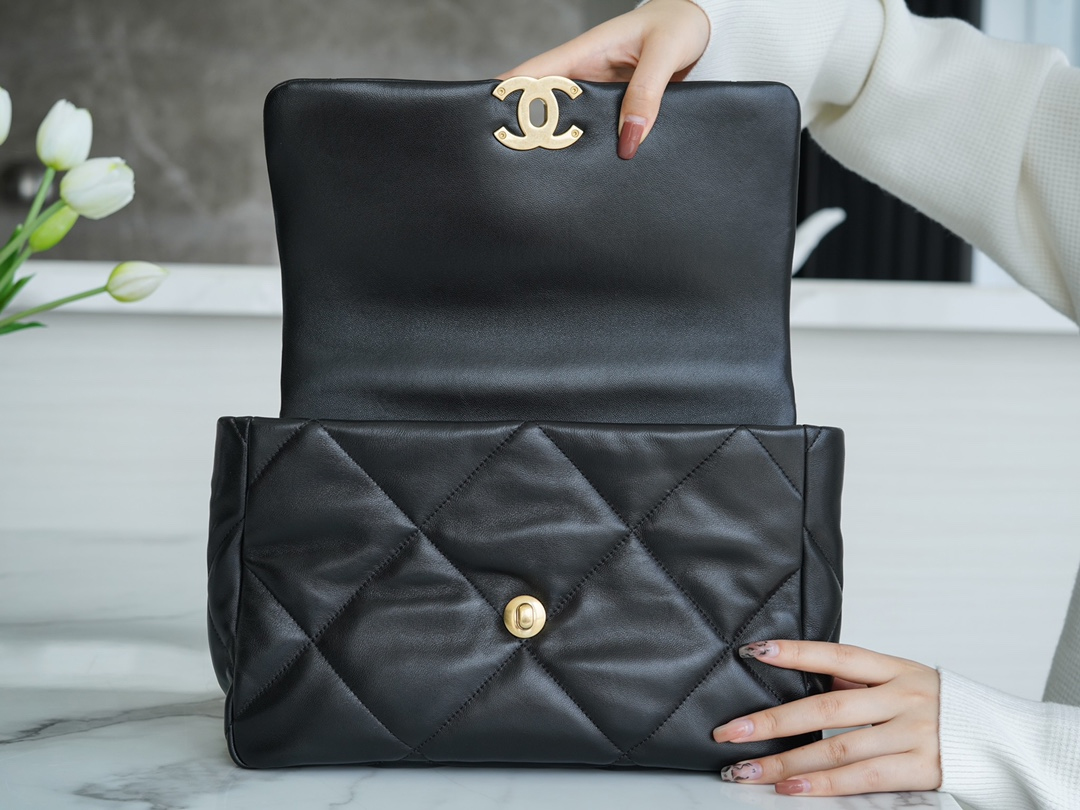 CHANEL MEDIUM 19 FLAP BAG