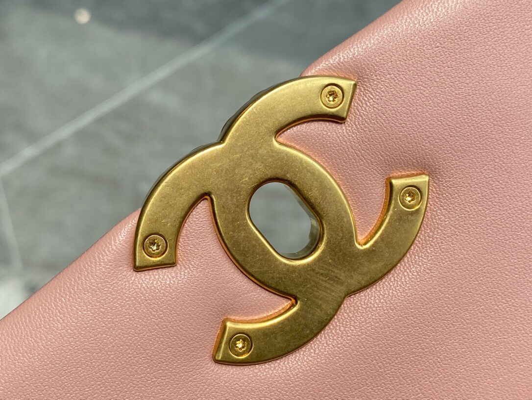 CHANEL MEDIUM 19 FLAP BAG