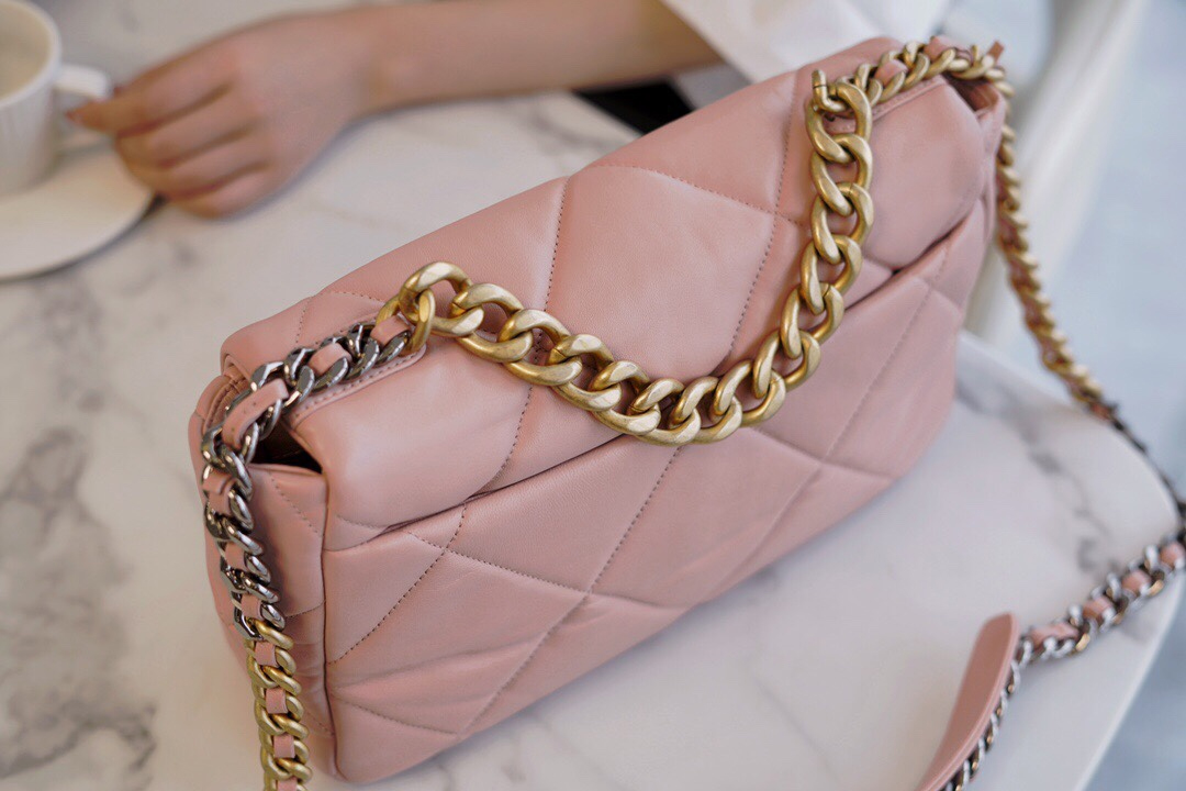 CHANEL MEDIUM 19 FLAP BAG