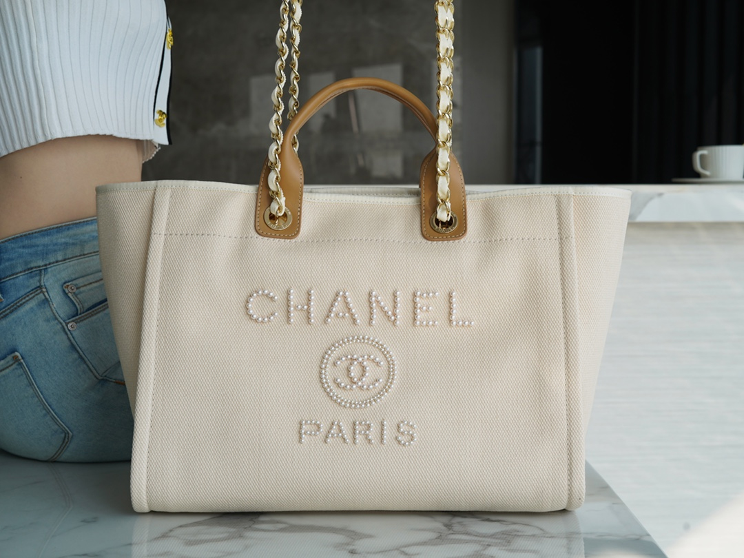 CHANEL DEAUVILLE TOTE