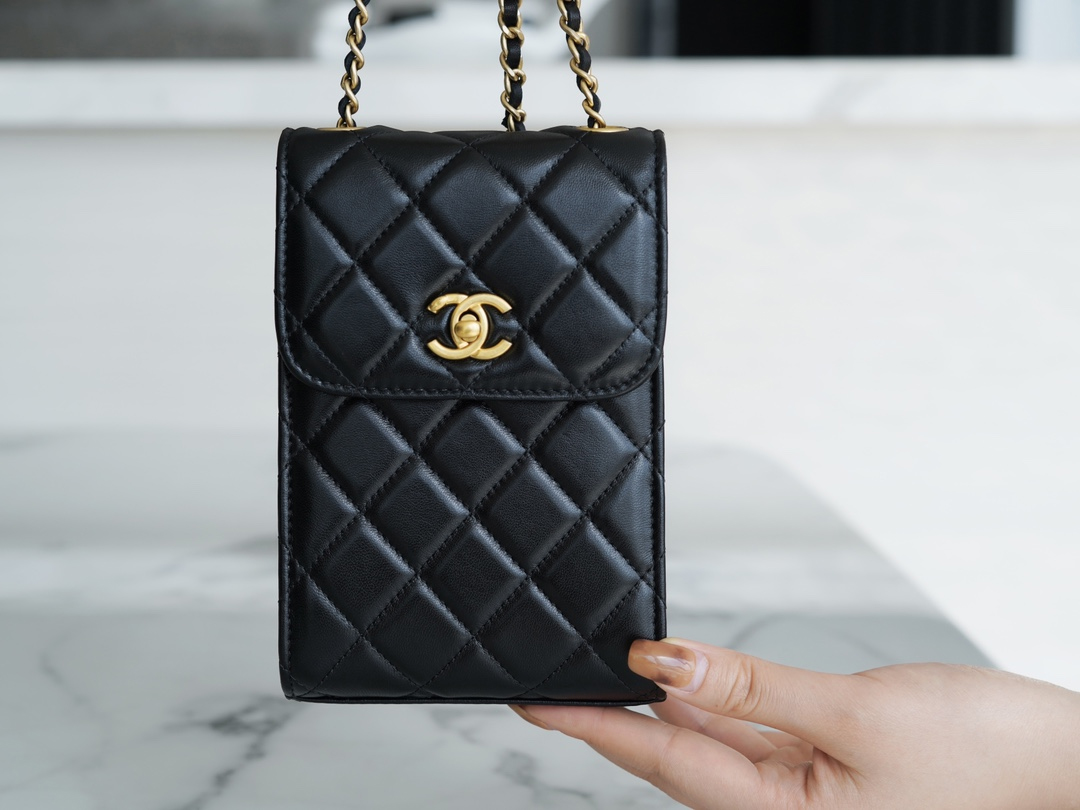 CHANEL PEARL CRUSH PHONE HOLDER WITH CHAIN BAG