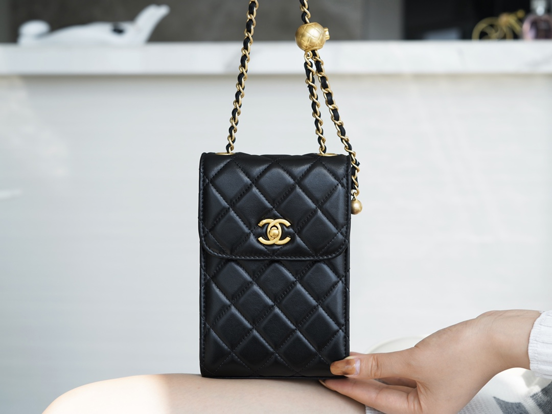 CHANEL PEARL CRUSH PHONE HOLDER WITH CHAIN BAG