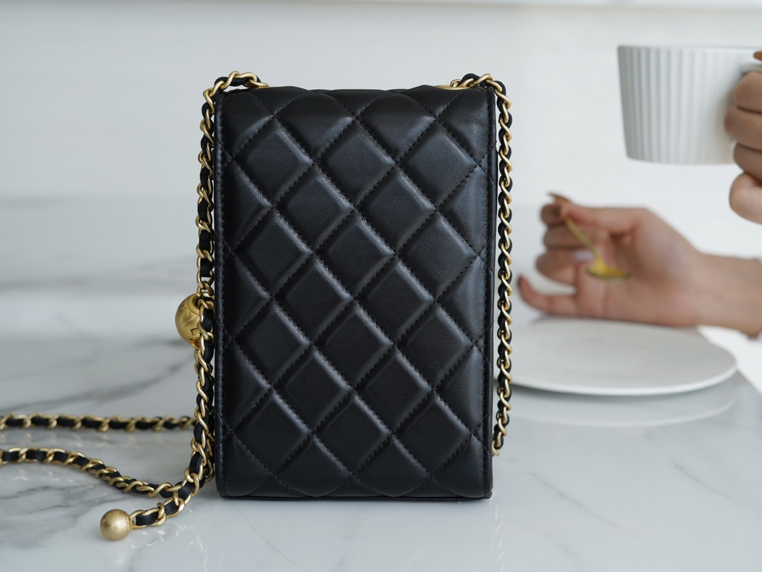 CHANEL PEARL CRUSH PHONE HOLDER WITH CHAIN BAG