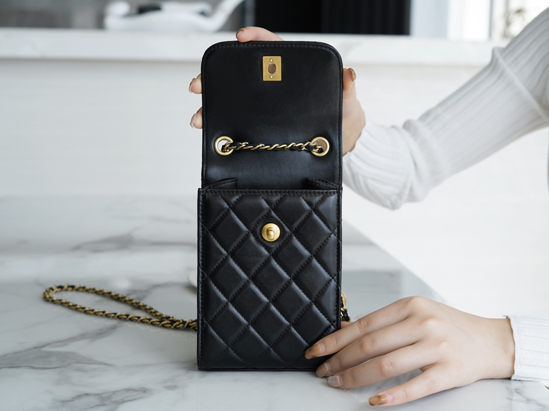 CHANEL PEARL CRUSH PHONE HOLDER WITH CHAIN BAG