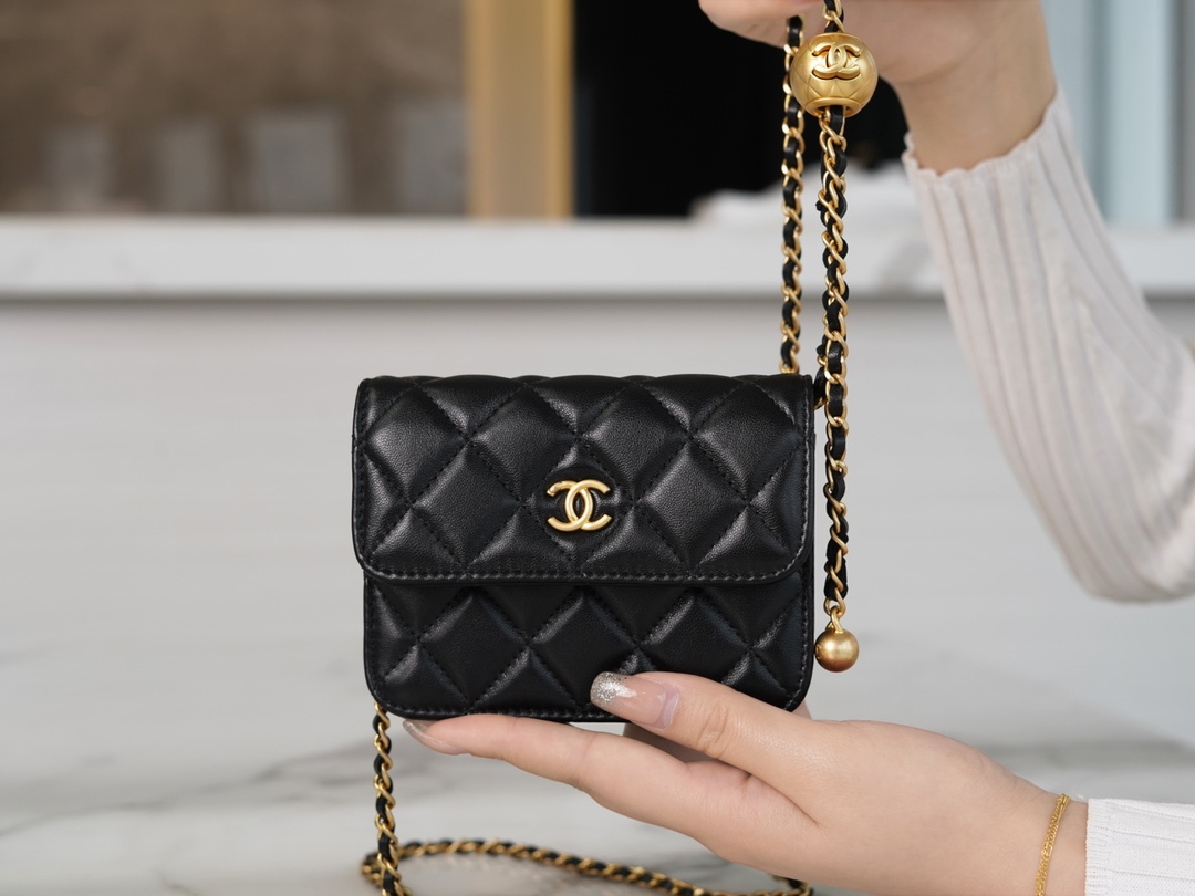 CHANEL PEARL CRUSH CLUTCH WITH CHAIN BAG