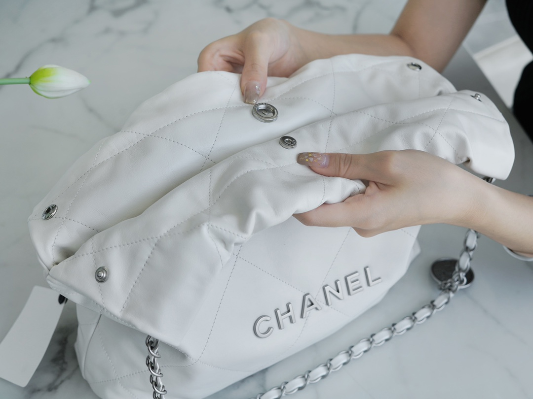 CHANEL 22 SMALL BAG