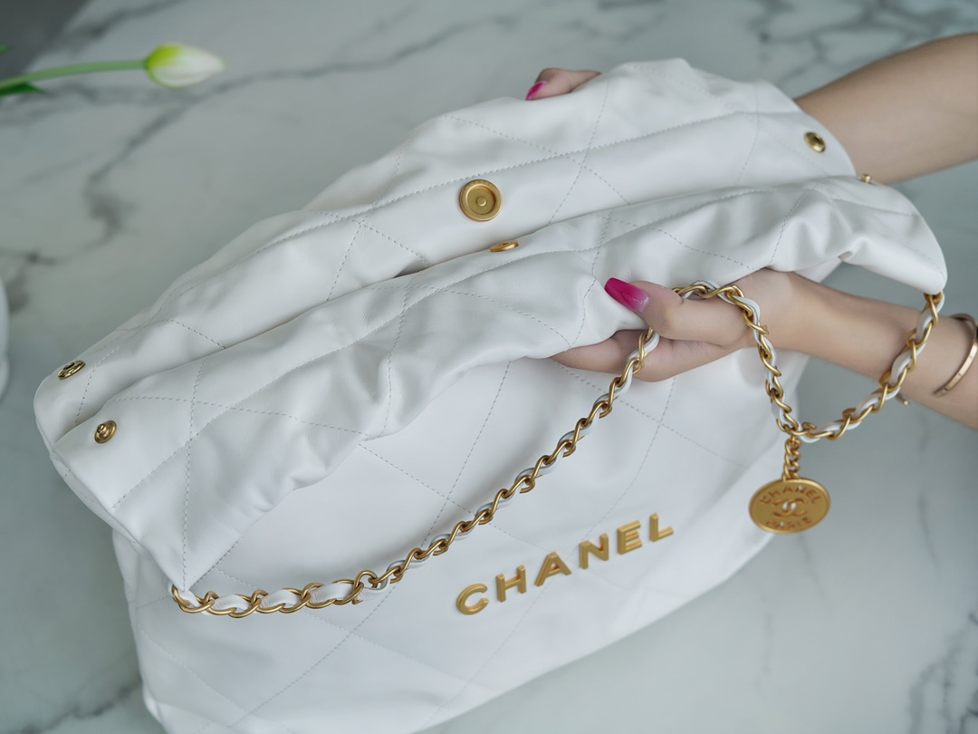 CHANEL 22 MEDIUM BAG