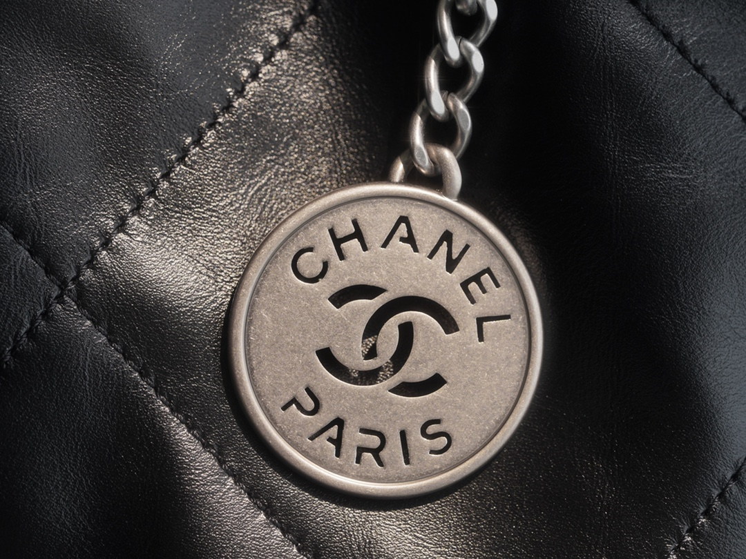 CHANEL 22 MEDIUM BAG 