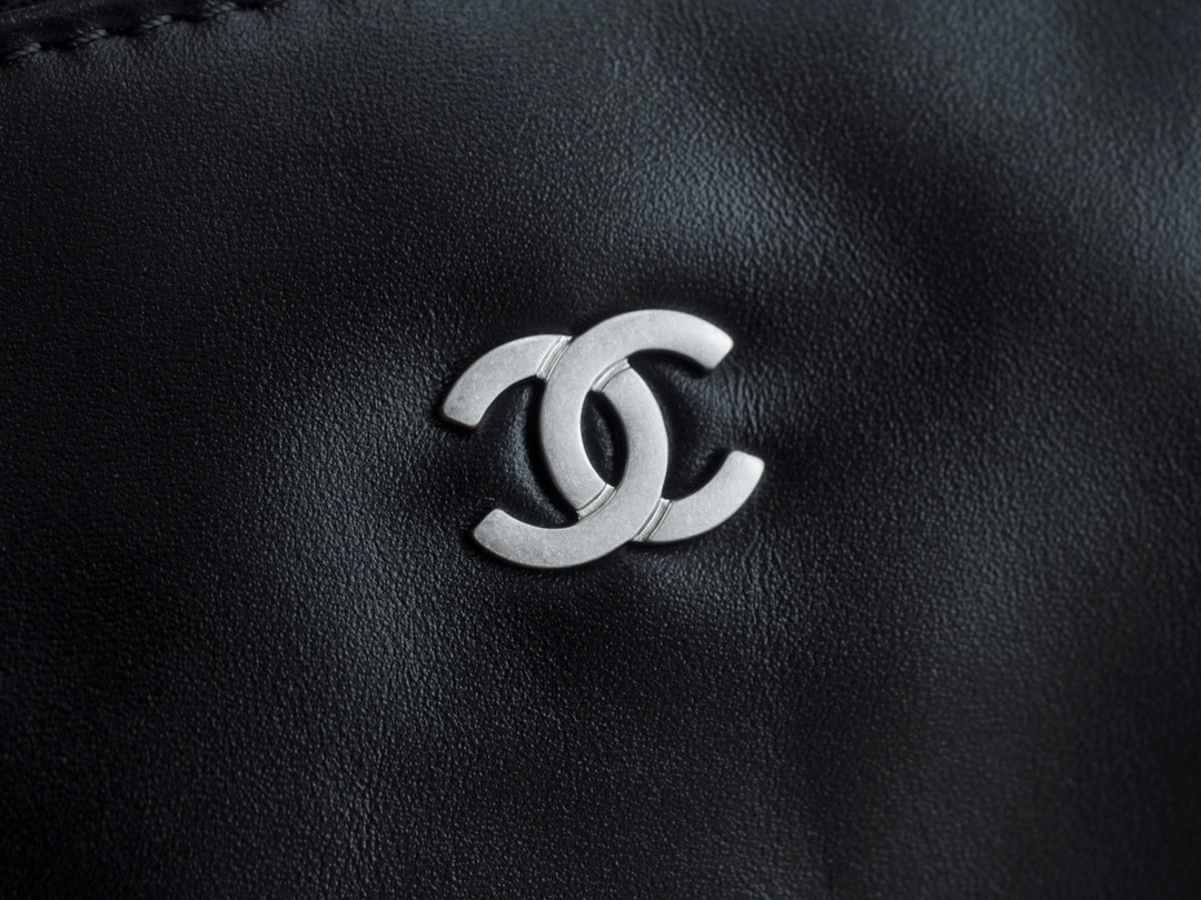 CHANEL 22 SMALL BAG