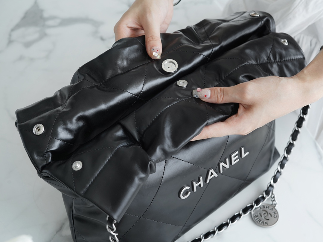 CHANEL 22 SMALL BAG