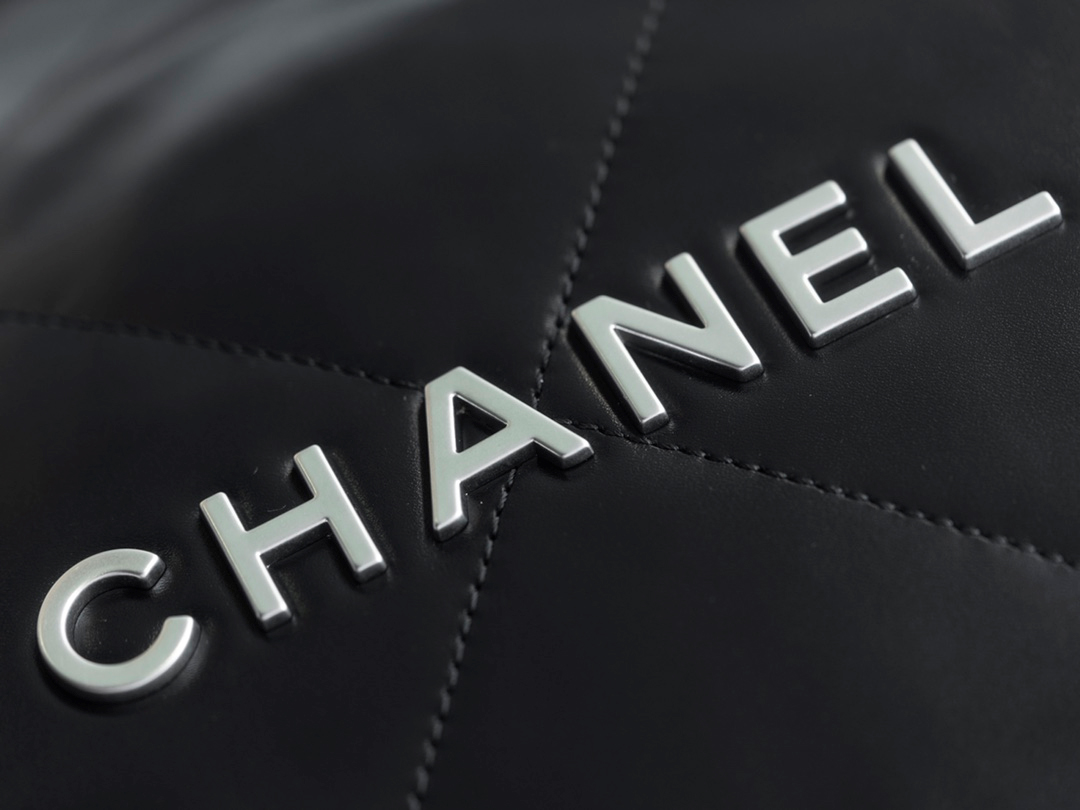 CHANEL 22 SMALL BAG