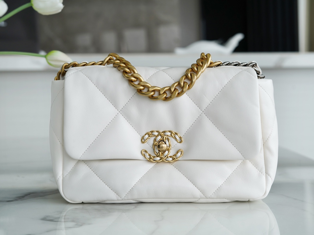 CHANEL SMALL 19 FLAP BAG 