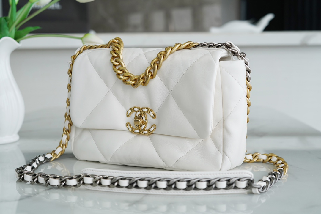 CHANEL SMALL 19 FLAP BAG 