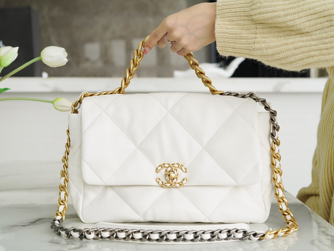 CHANEL MEDIUM 19 FLAP BAG