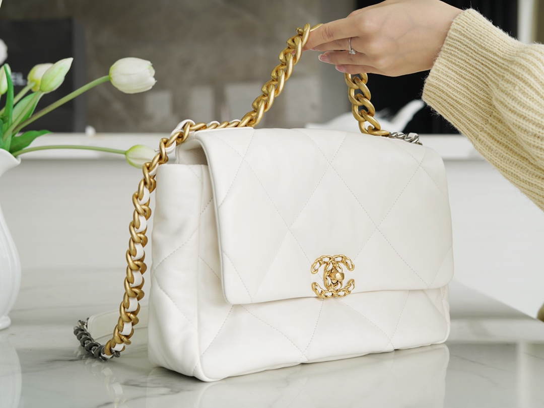 CHANEL MEDIUM 19 FLAP BAG