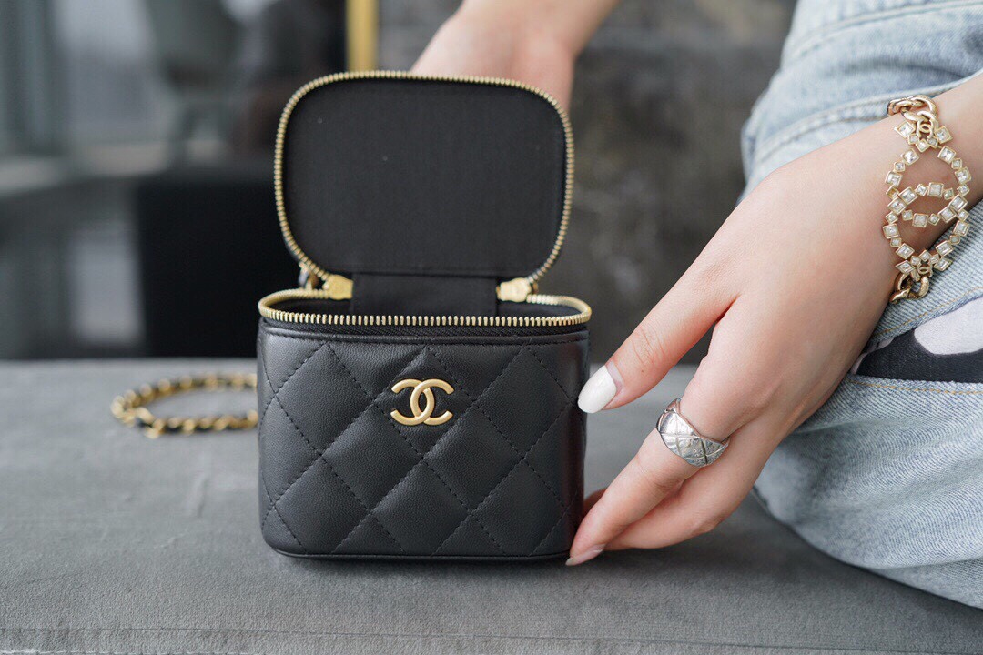 CHANEL MINI PERFECT FIT VANITY CASE 