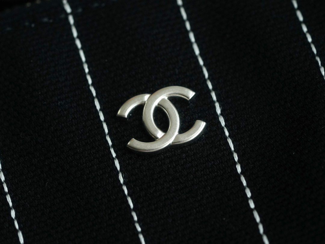 CHANEL MEDIUM DEAUVILLE TOTE BAG