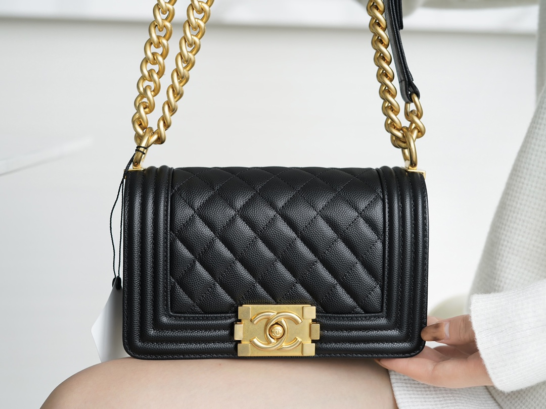 CHANEL MEDIUM BOY FLAP BAG 