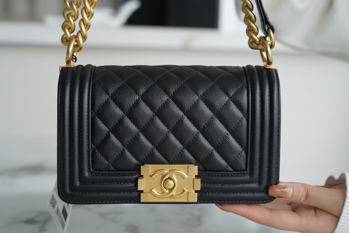 CHANEL MEDIUM BOY FLAP BAG 