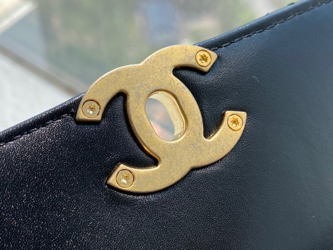 CHANEL MINI PERFECT FIT FLAP BAG