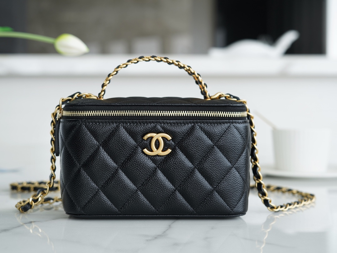 CHANEL PICK ME UP VANITY CACE