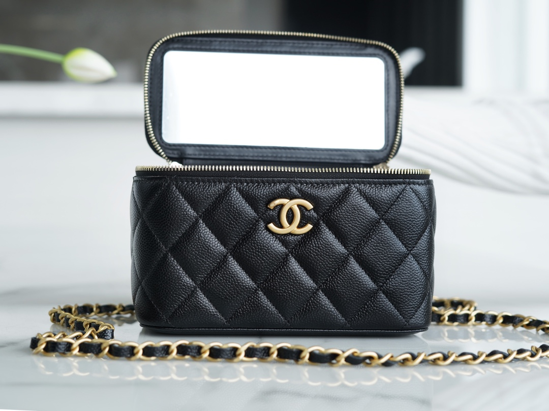 CHANEL PICK ME UP VANITY CACE