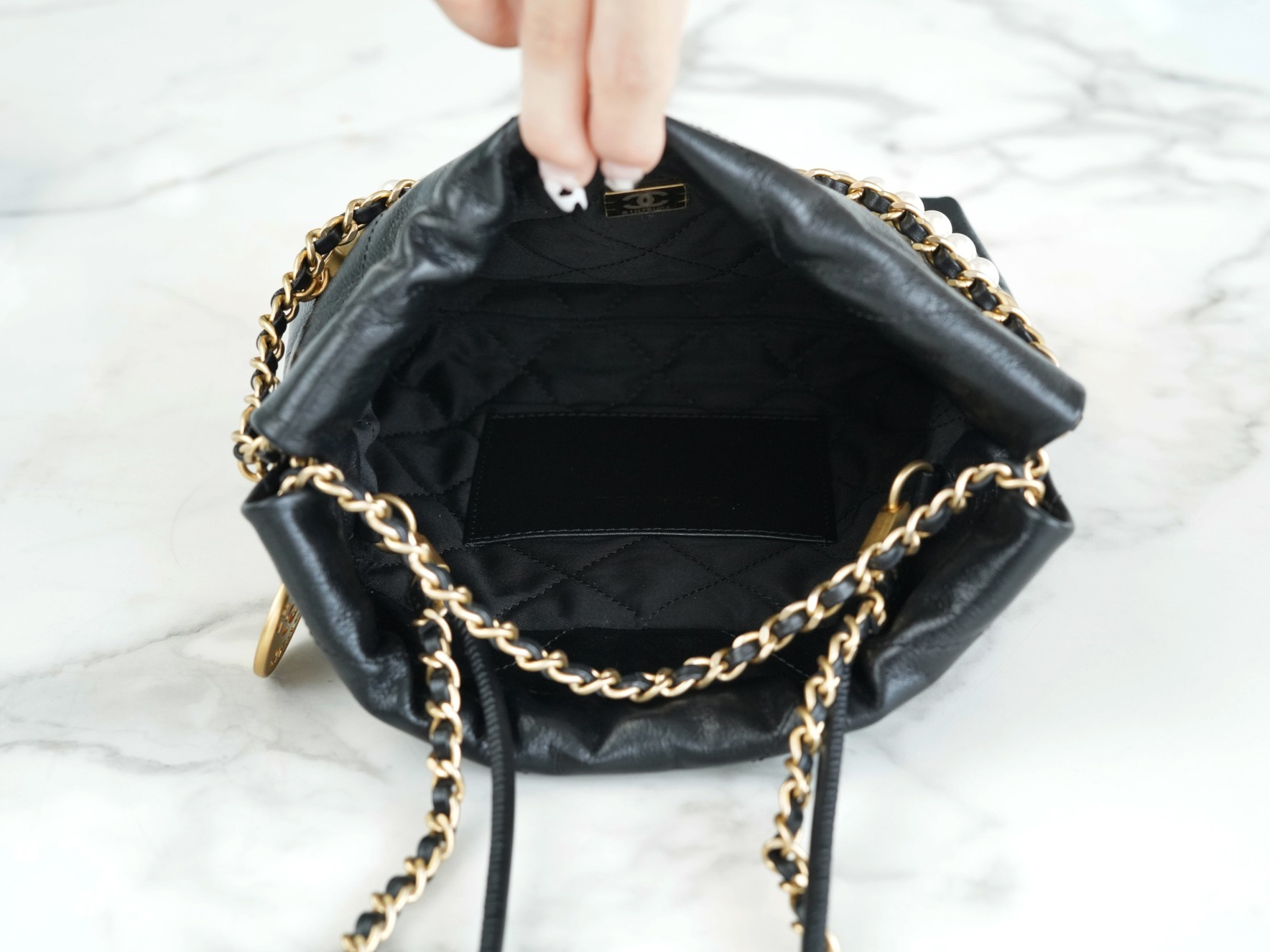 CHANEL PEARL MINI 22 BAG